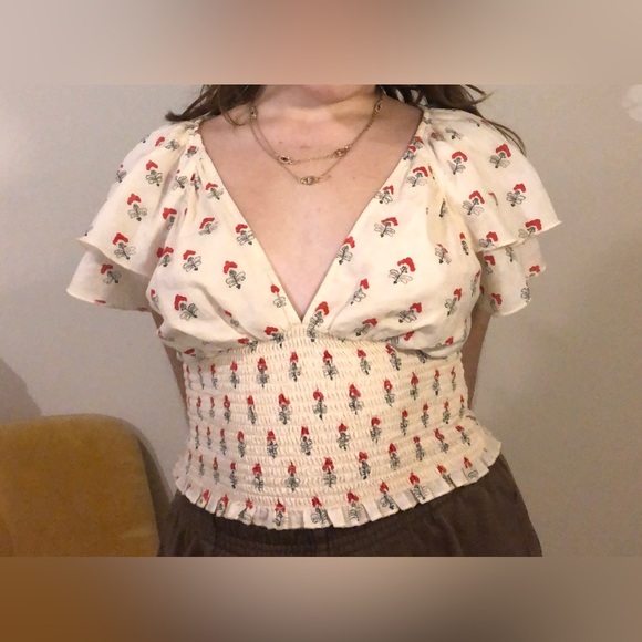 Beautiful Red Flower Blouse! - Picture 2 of 4